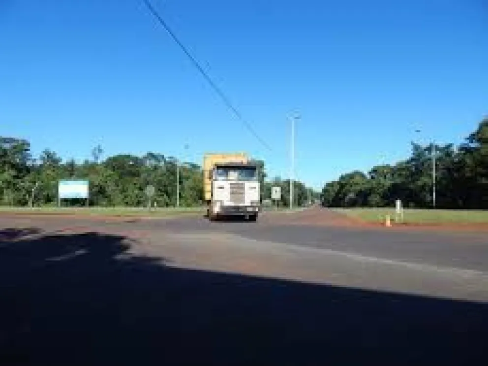 Restringen la circulación de camiones en rutas de Misiones por Semana ...