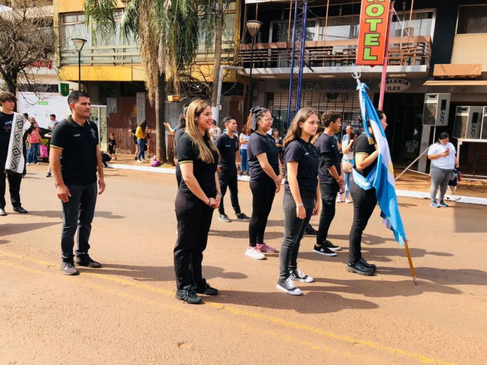 Invitan a participar del Acto y Desfile Cívico Militar por el 208 ...