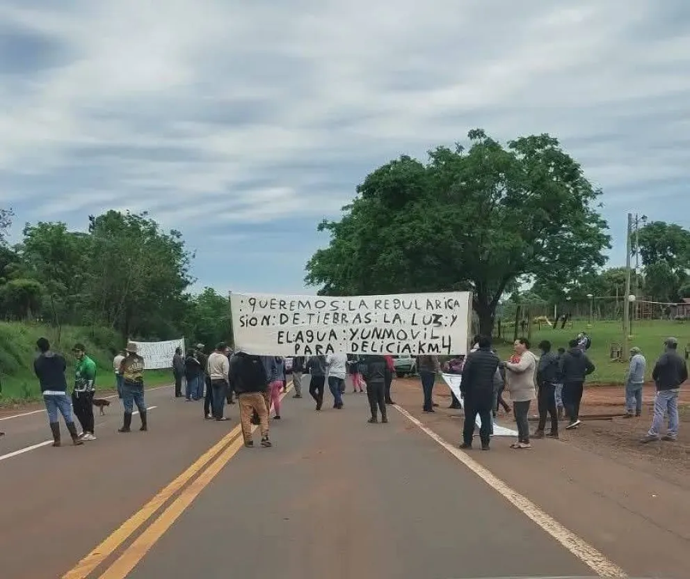 Vecinos de Colonia Delicia cortaron la Ruta Nacional 12 | Stop en línea